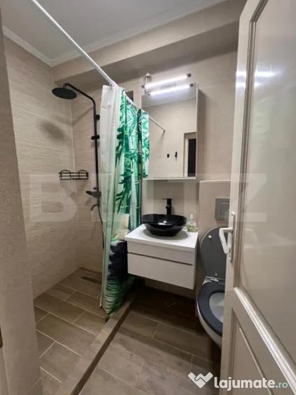 Casă cu 7 camere cu Teren 325 Mp în 7 Noiembrie