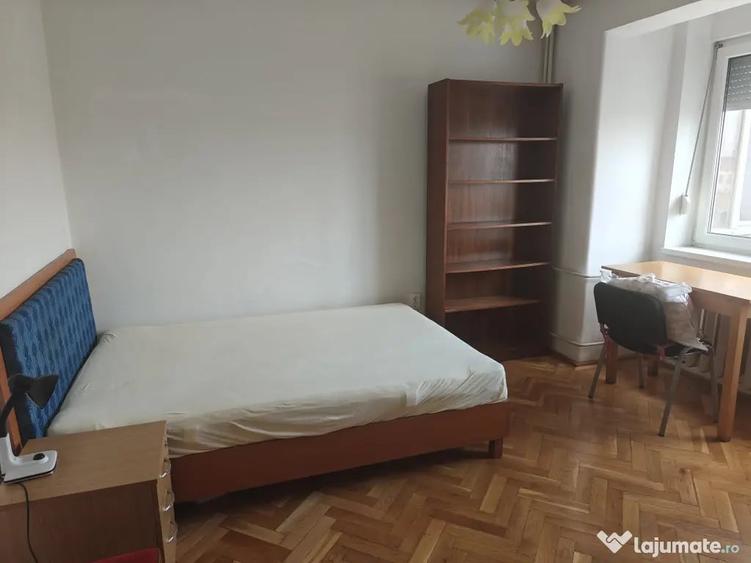 Apartament cu 3 camere decomandat în Ultracentral