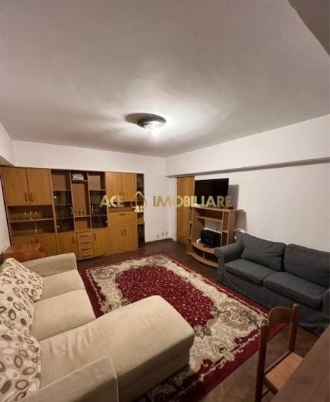 Apartament cu 3 camere decomandat, mobilat în P-ța Unirii