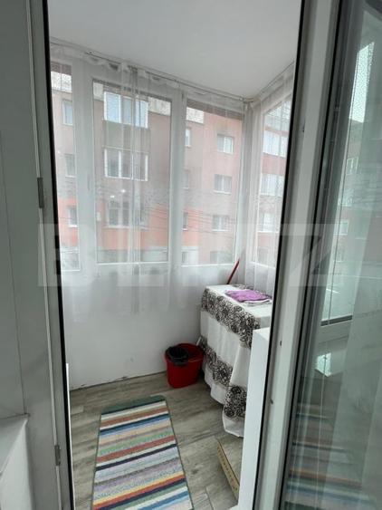 Apartament cu 3 camere semidecomandat, mobilat în Câmpia Turzii