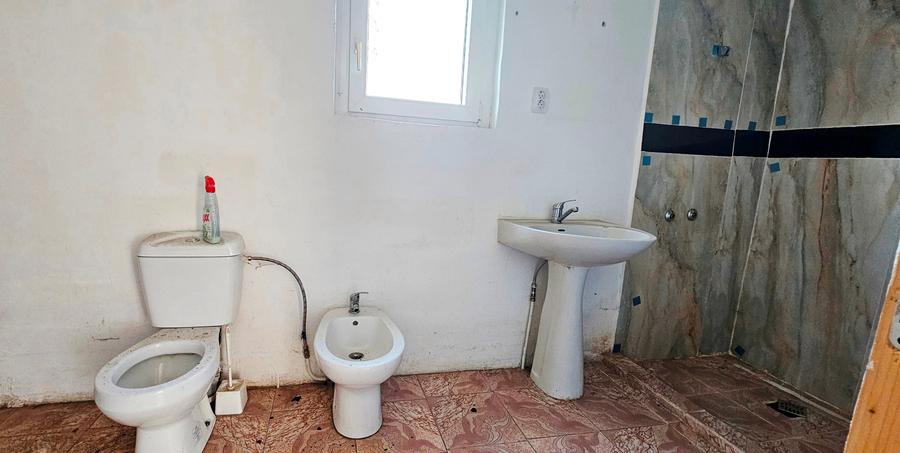 Casă cu 5 camere cu Teren 1407 Mp în Exterior Vest