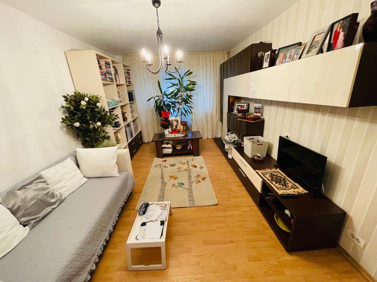 Apartament cu 3 camere decomandat în Central