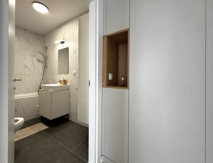 Apartament cu 3 camere decomandat, mobilat în Lipovei