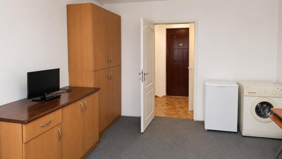 Garsonieră decomandată, mobilată în Aradului