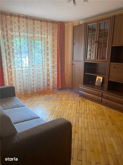 Apartament cu 3 camere decomandat în Păcurari