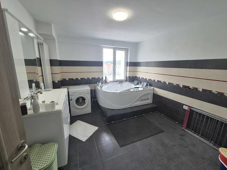 Apartament cu 3 camere decomandat în Centrul Civic