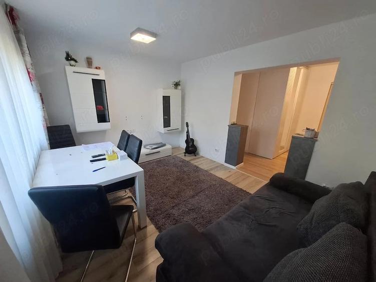 Apartament cu 4 camere decomandat în Central