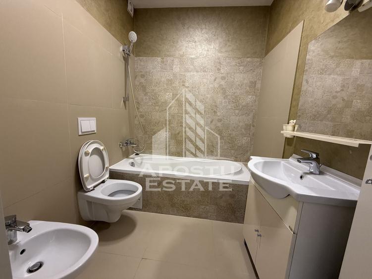 Apartament cu 4 camere semidecomandat, mobilat în Torontalului
