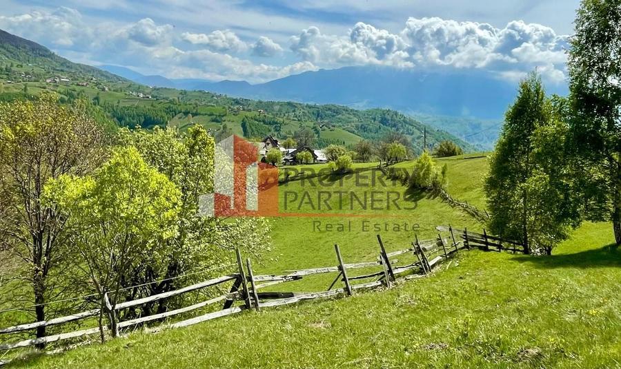 Teren Construcții intravilan de 4400 mp, în Moieciu