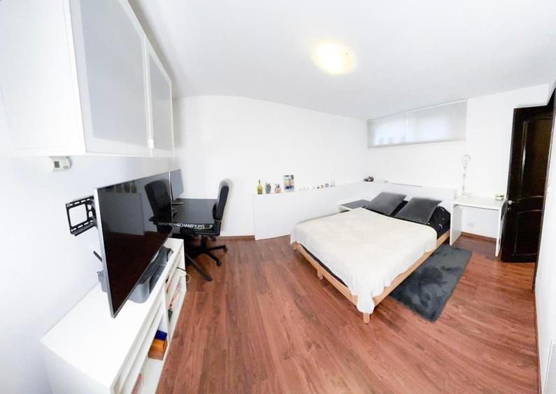 Casă cu 5 camere cu Teren 183 Mp în Vatra Luminoasă