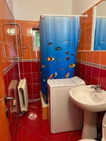 Apartament cu 2 camere semidecomandat, mobilat în Centru Civic