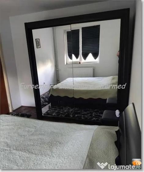 Apartament cu 3 camere semidecomandat în Abator