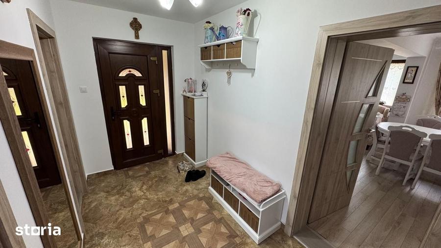 Casă cu 7 camere cu Teren 1080 Mp în Sânmartin