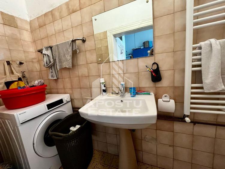 Apartament cu 3 camere decomandat, mobilat în Badea Cârțan