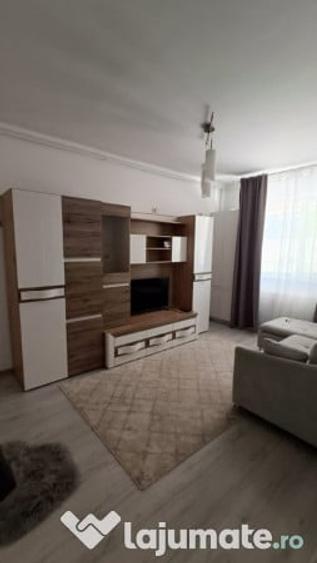 Garsonieră decomandată în Roșu