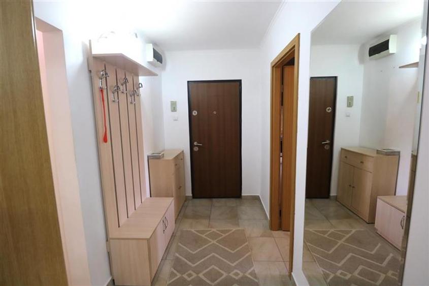 Apartament cu 3 camere decomandat, mobilat în Torontalului