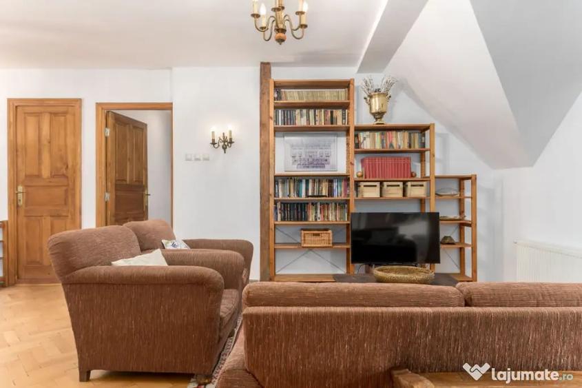Apartament cu 2 camere semidecomandat în P-ța Victoriei