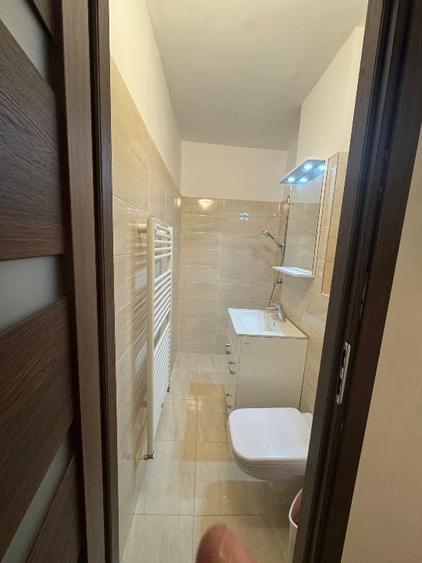 Apartament cu 4 camere decomandat, mobilat în Central