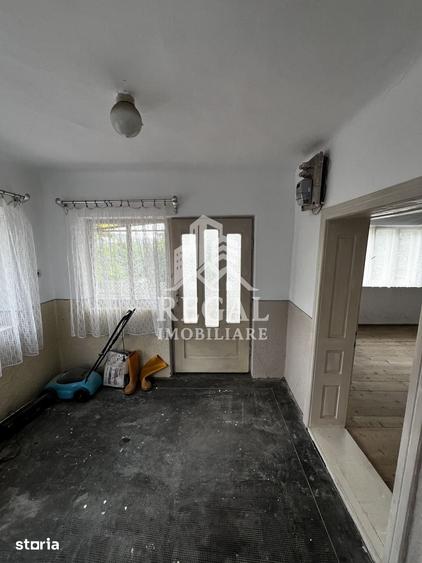 Casă cu 2 camere cu Teren 1513 Mp în Peștișu Mare