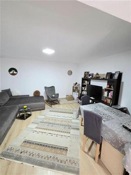 Duplex cu 5 camere cu Canalizare în Sud-Vest