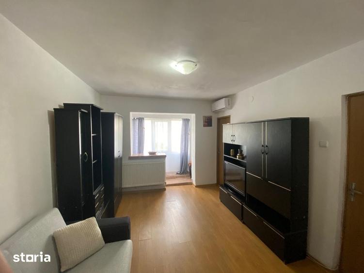 Garsonieră decomandată în Calea București