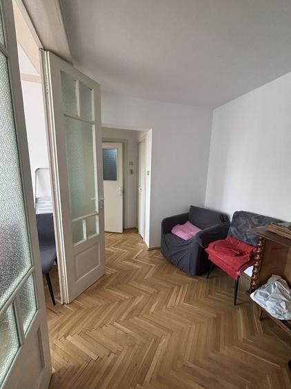 Apartament cu 3 camere decomandat în Torontalului
