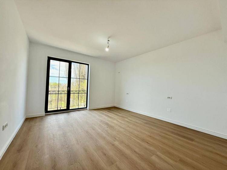 Duplex cu 4 camere cu Canalizare în Vest
