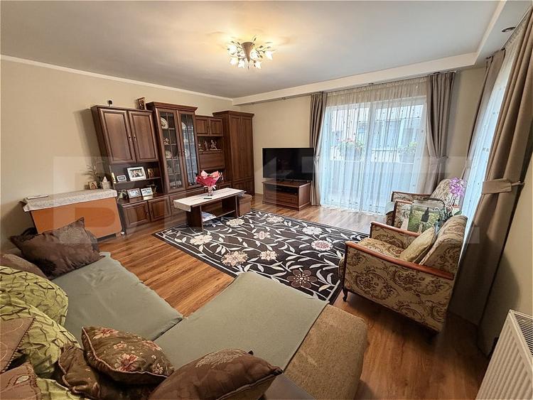 Apartament cu 3 camere decomandat, mobilat în Florești