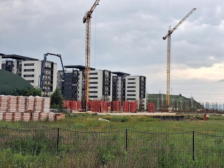 Teren Construcții intravilan de 9500 mp, în Triaj