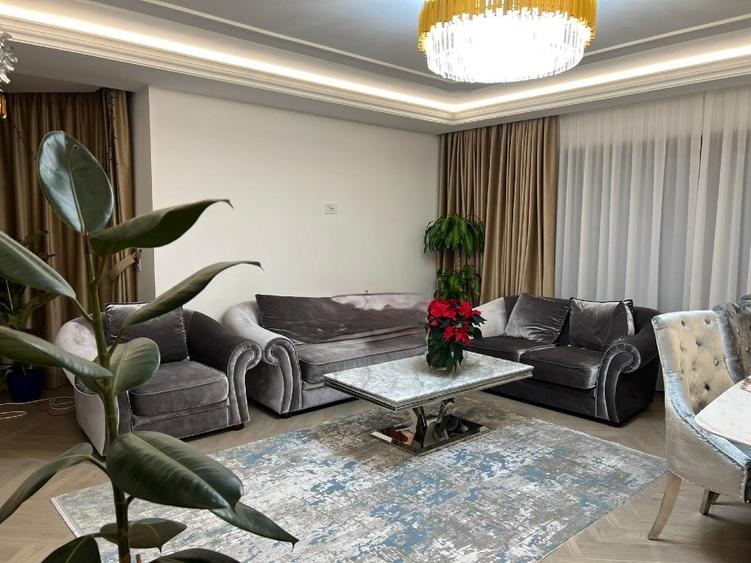 Casă individuală cu 5 camere cu Teren 3663 Mp în Moșnița Nouă