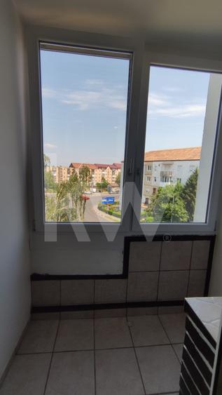 Apartament cu 3 camere semidecomandat, mobilat în Arhitecților - Calea Cisnădiei