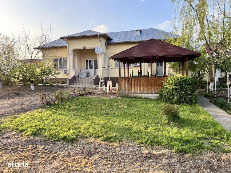 Casă cu 4 camere în Crângu