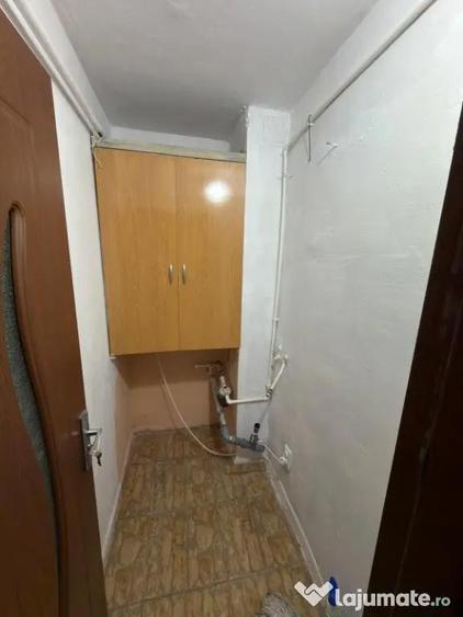 Apartament cu 3 camere decomandat în Balta Albă