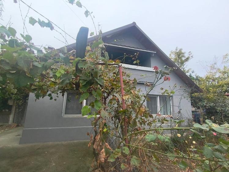 Casă individuală cu 4 camere cu Garaj în Crucea