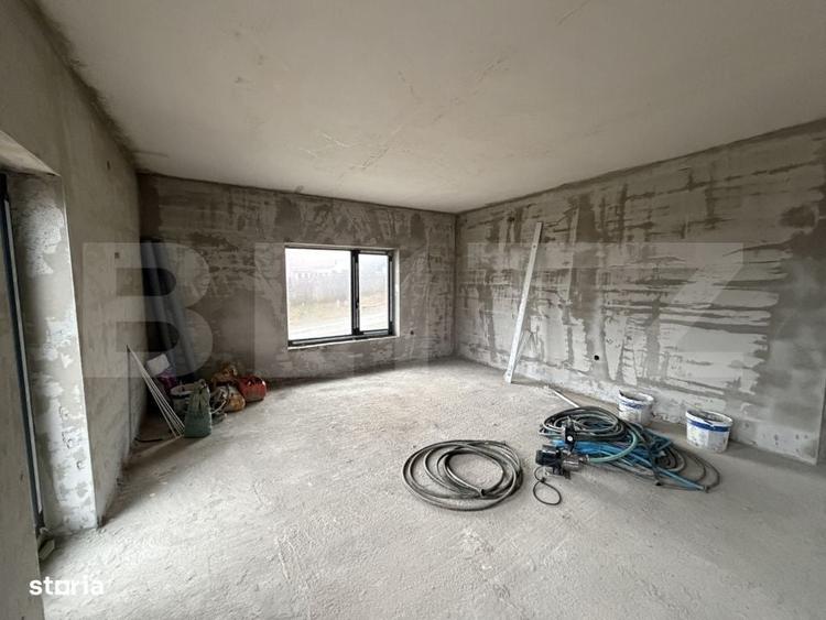 Apartament cu 4 camere decomandat în Stana
