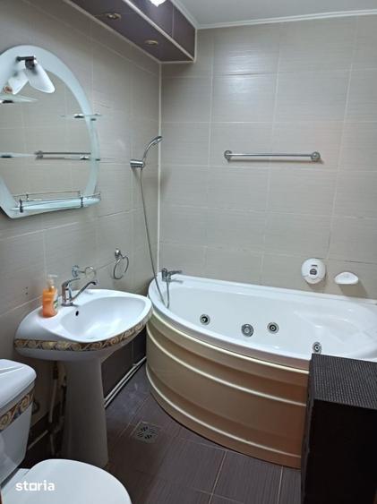 Apartament cu 3 camere decomandat în Canta