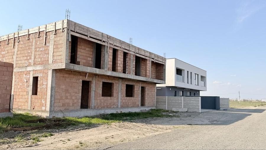 Casă cu 4 camere în Săcălaz