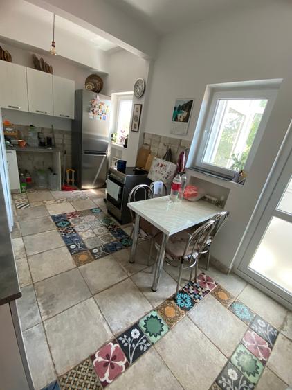 Apartament cu 4 camere semidecomandat în Universitate