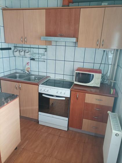 Apartament cu 3 camere decomandat în Nicolina
