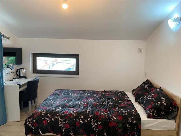 Casă cu 15 camere cu Teren 700 Mp în Poștei - Bucov