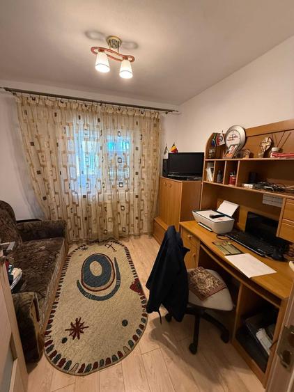 Apartament cu 4 camere decomandat, mobilat în Central