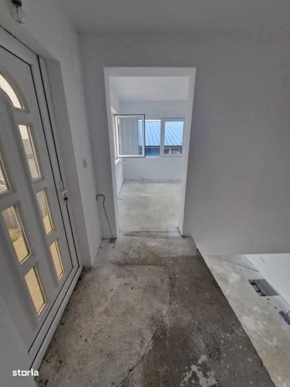 Casă cu 9 camere cu Teren 1500 Mp în Central