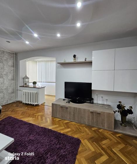 Apartament cu 3 camere decomandat în Central