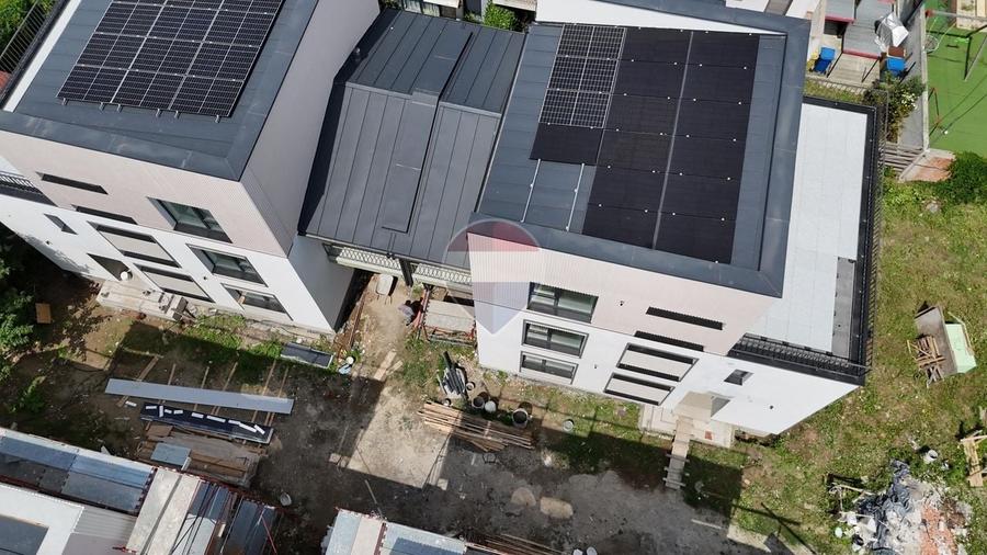 Casă cu 8 camere cu Teren 300 Mp în Ultracentral