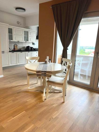 Apartament cu 3 camere semidecomandat, mobilat în Sisești