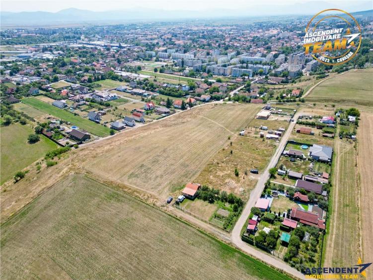 Teren de 5300 mp, în Central