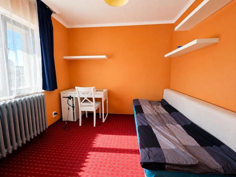 P.f. vand ap. 3 cam decomandat pe Str. Barsei, cu doua balcoane - 4