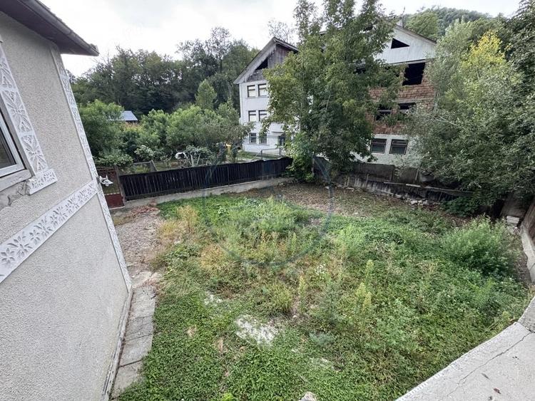 Casă cu Teren 970 Mp în Central