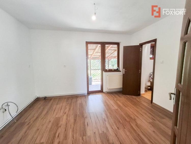 Casă individuală cu 4 camere cu Canalizare în Giarmata