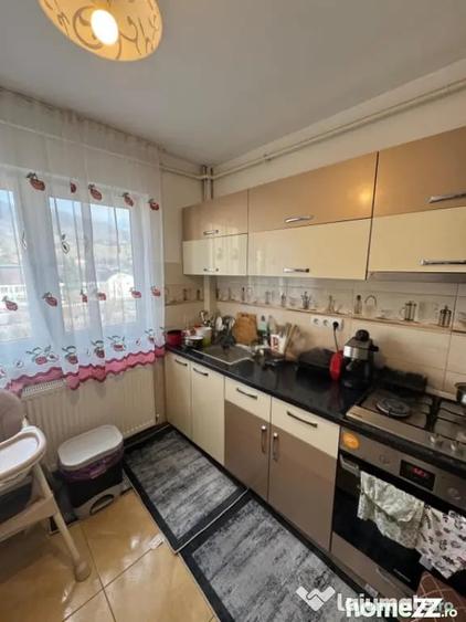 Apartament cu 3 camere semidecomandat în Central